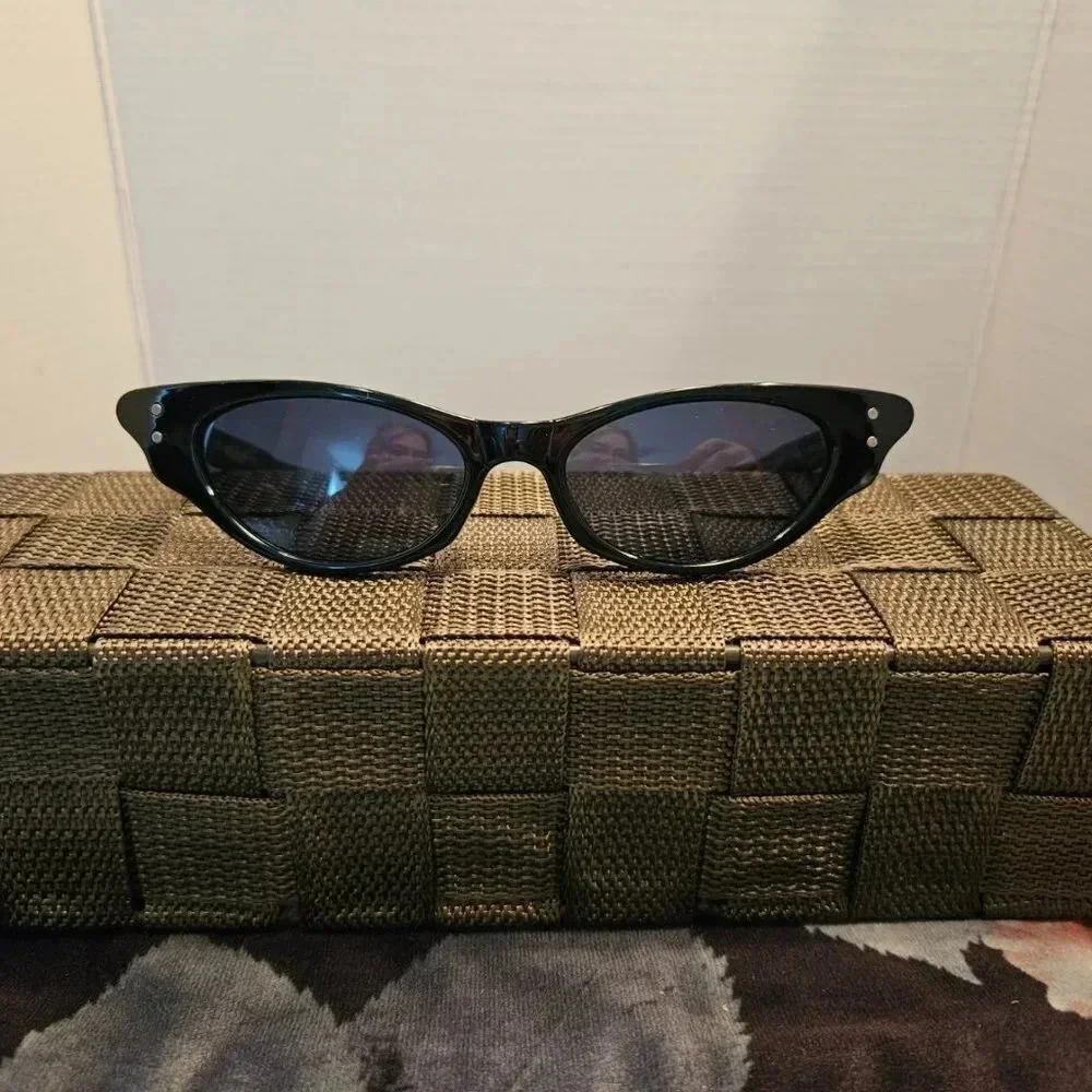 AJ Morgan | Retro Pinup Total Black Slim Cat  Eye Sunglasses - NWOT